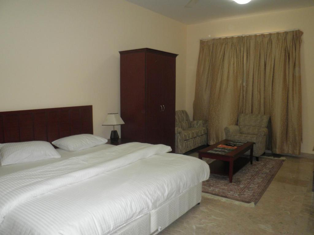 Hamasa Plaza Hotel y apartamentos Al Buraimi Habitación foto